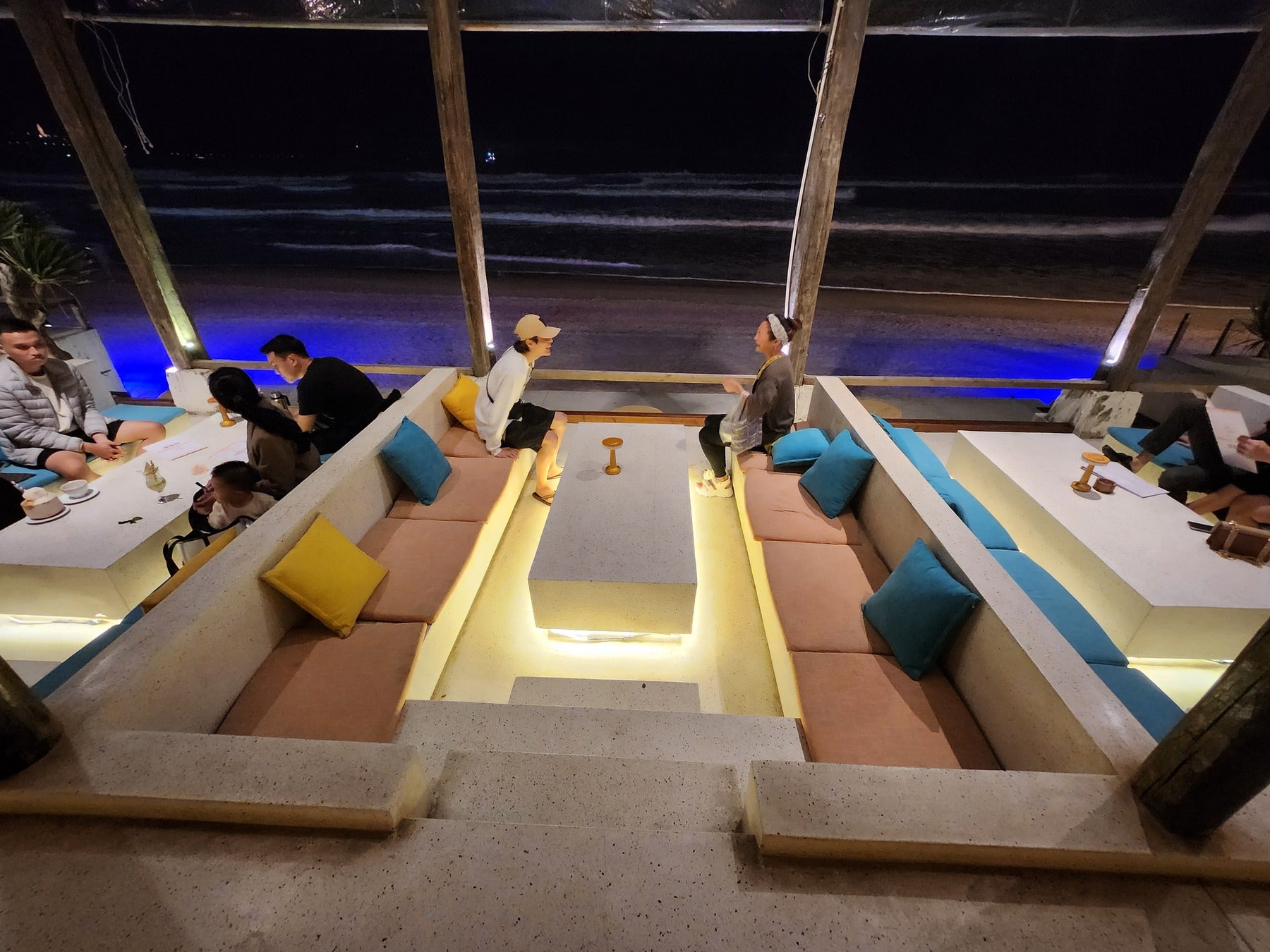 ラウンジ・ビーチバー2