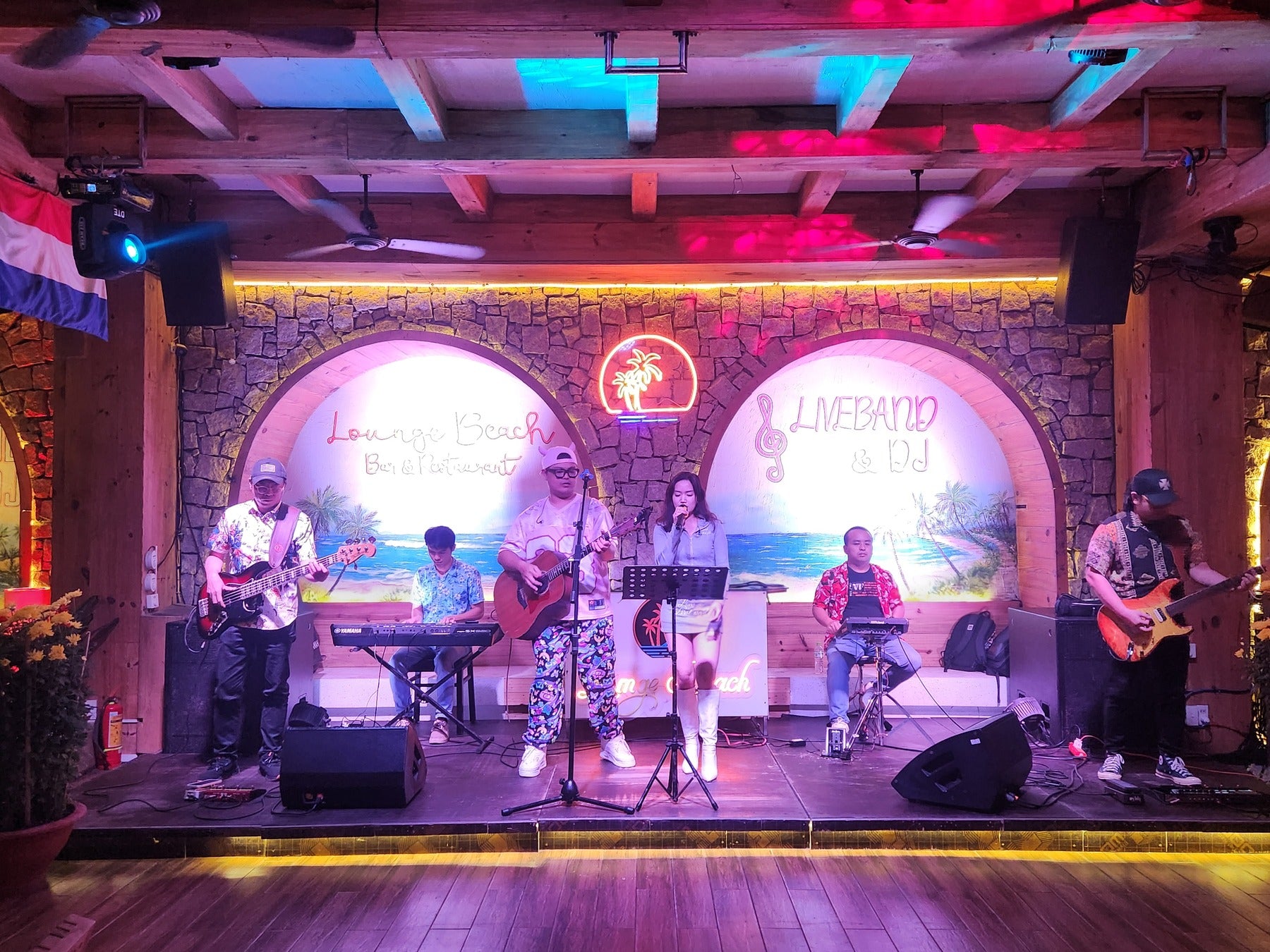 ラウンジ・ビーチバー3