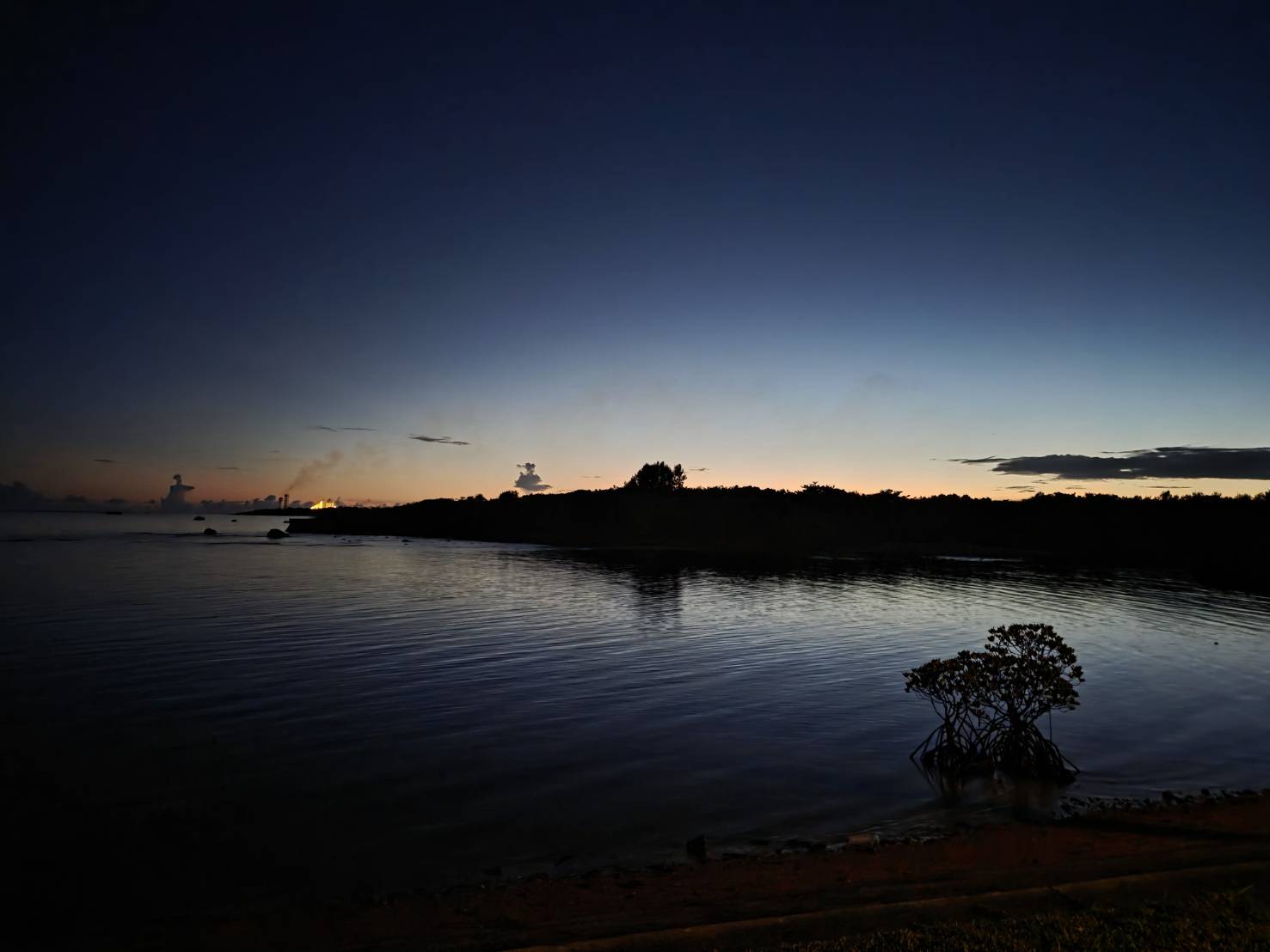 夕暮れに染まる石垣島