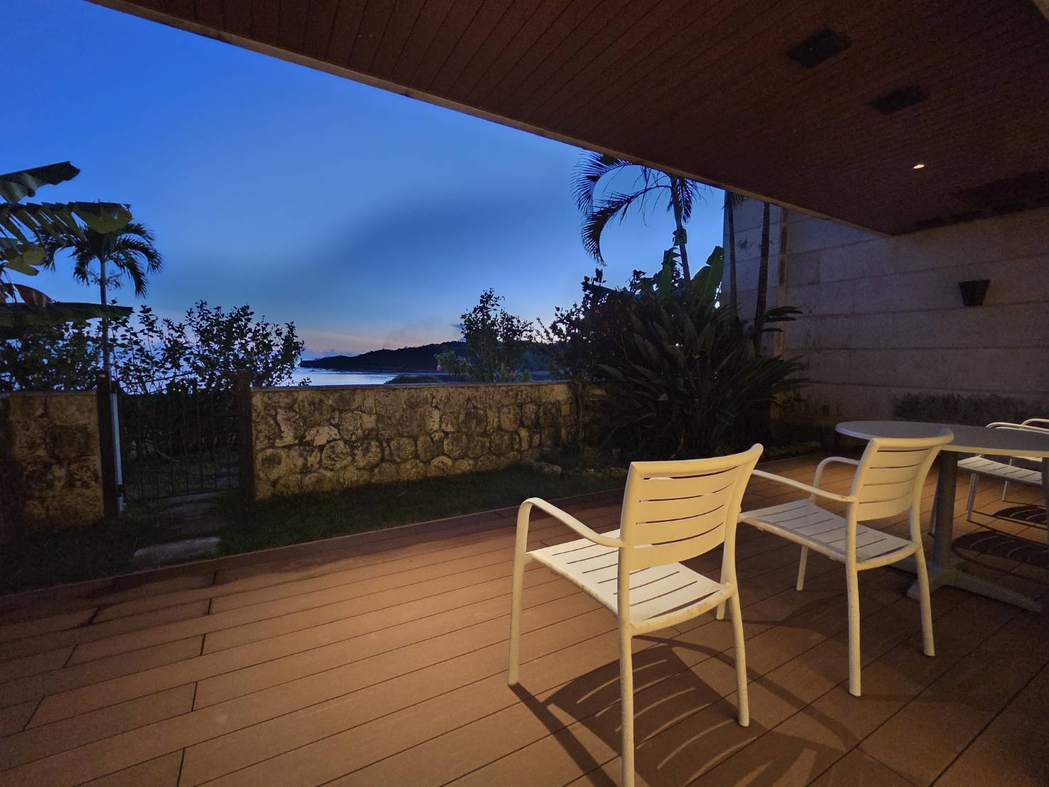 プールアクセス可能なテラス