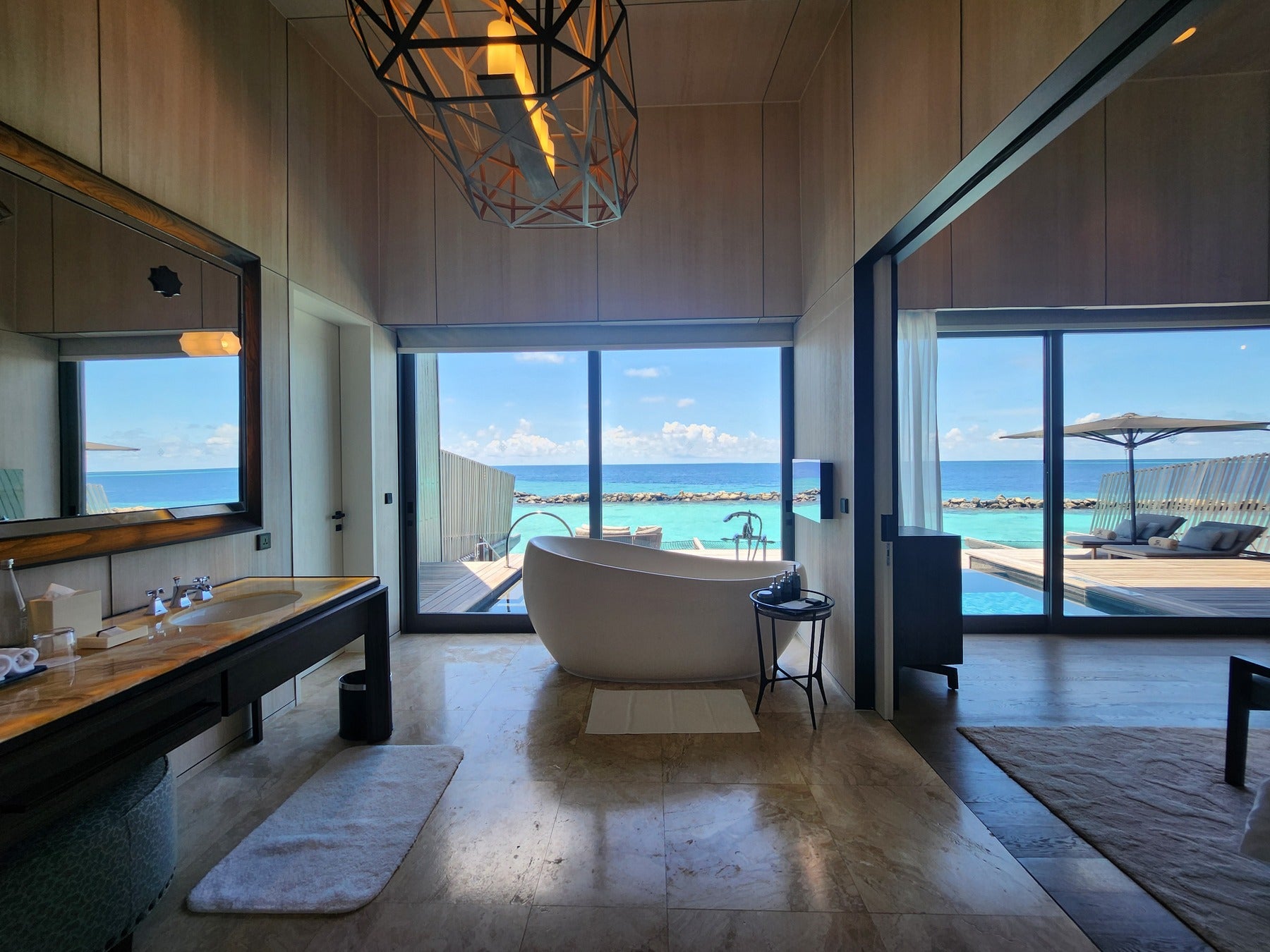 広々としたバスルーム