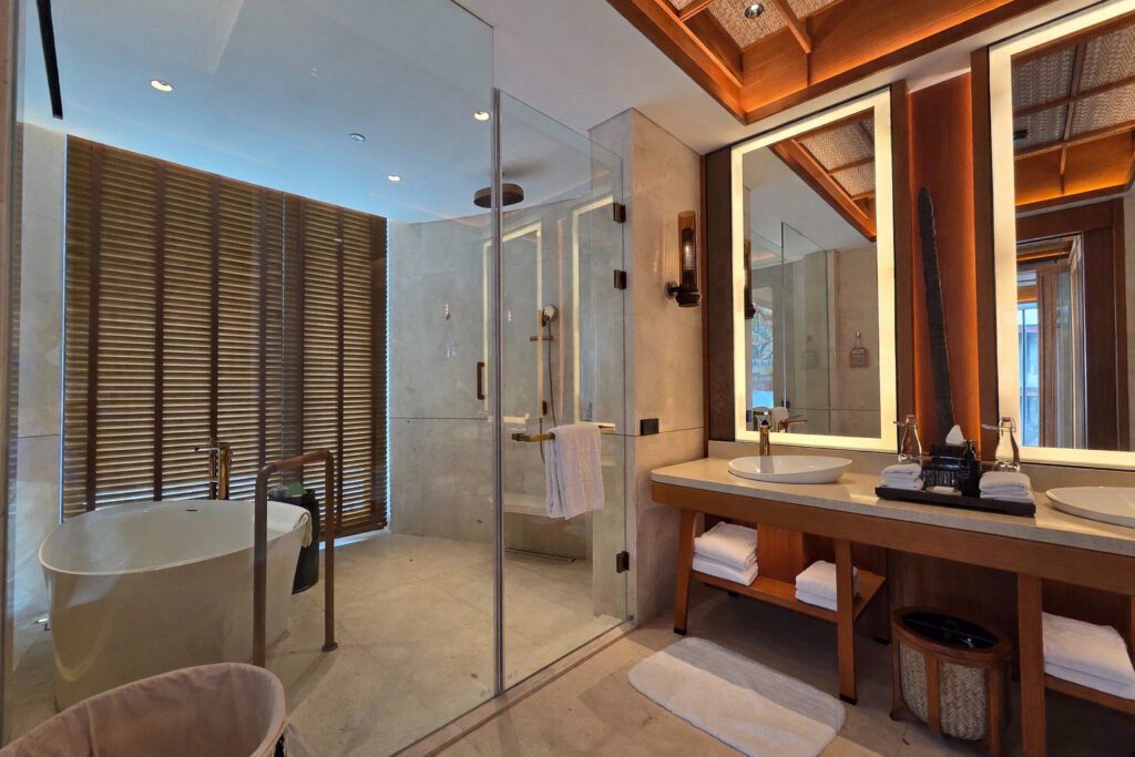 広々としたバスルーム